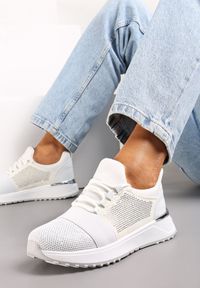 Renee - Srebrne Sneakersy Ozdobione Siateczką i Brokatem oraz Siateczką na Grubej Podeszwie Celandria. Okazja: na co dzień. Kolor: srebrny. Materiał: jeans. Wzór: aplikacja #1