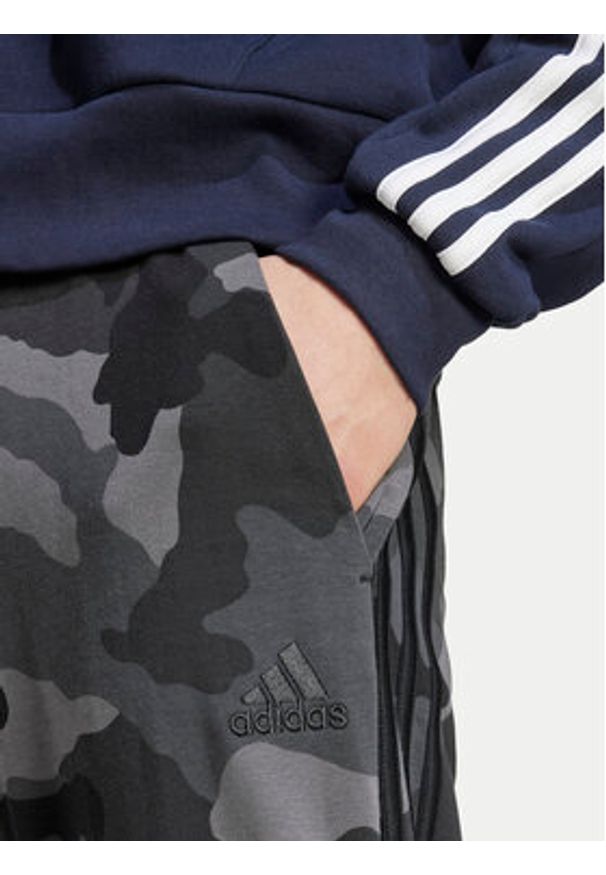 Adidas - adidas Spodnie dresowe Seasonal Essentials Camouflage IY6636 Szary Regular Fit. Kolor: szary. Materiał: bawełna, syntetyk