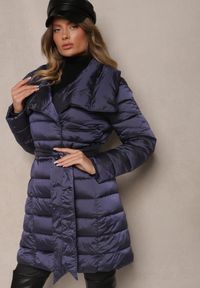 Renee - Granatowa Kurtka Dagiel. Typ kołnierza: bez kaptura. Kolor: niebieski. Długość rękawa: długi rękaw. Długość: długie. Wzór: aplikacja. Sezon: zima. Styl: elegancki #1