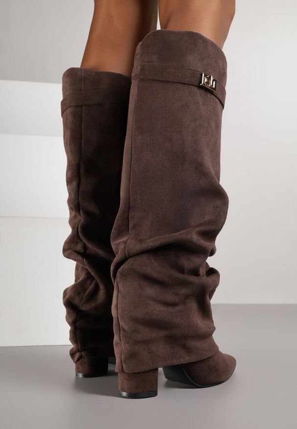 Renee - Brązowe Marszczone Kozaki na Słupkowym Obcasie z Wywiniętą Cholewką Runella. Okazja: na co dzień, na imprezę. Kolor: brązowy. Materiał: skóra, jeans. Szerokość cholewki: normalna. Obcas: na obcasie. Styl: casual, elegancki. Wysokość obcasa: średni