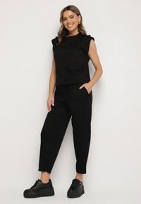 Born2be - Czarny Komplet Dresowy z Wiskozą Bluzka Bez Rękawów i Spodnie z Gumką w Talii Nitadora. Kolor: czarny. Materiał: wiskoza, dresówka. Sport: turystyka piesza