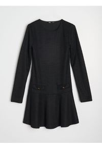 Sinsay - Rozkloszowana sukienka dresowa - czarny. Kolor: czarny. Materiał: dresówka