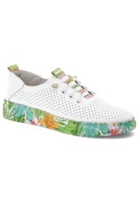 Półbuty damskie Artiker, cholewka ze skóry naturalnej perforowana struktura i zaokrąglony nosek, białe, 58C0441. Okazja: na co dzień. Kolor: biały. Materiał: skóra. Szerokość cholewki: normalna #1