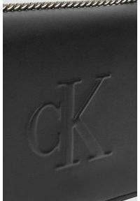 Calvin Klein - CALVIN KLEIN Czarna torebka damska z tłoczonym logo. Kolor: czarny. Materiał: z tłoczeniem #6