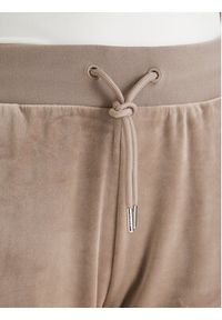 Guess Spodnie dresowe V3BB27 K0232 Beżowy Regular Fit. Kolor: beżowy. Materiał: syntetyk #5