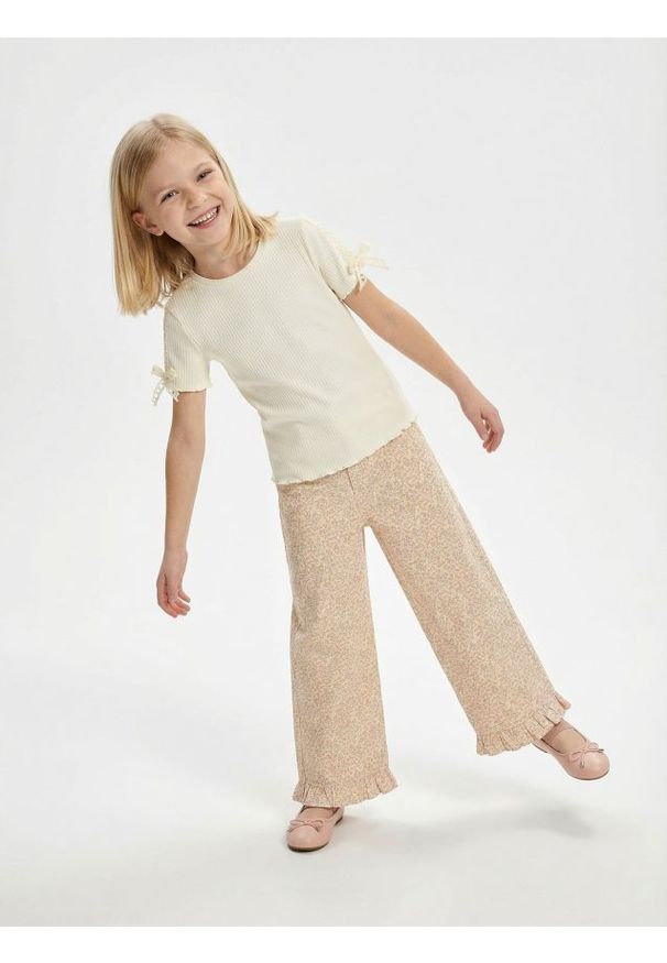 Sinsay - Jeansy wide leg z ozdobną falbanką - wielobarwny