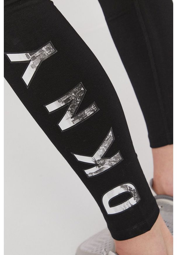 DKNY - Dkny Legginsy damskie kolor czarny z nadrukiem. Stan: podwyższony. Kolor: czarny. Wzór: nadruk