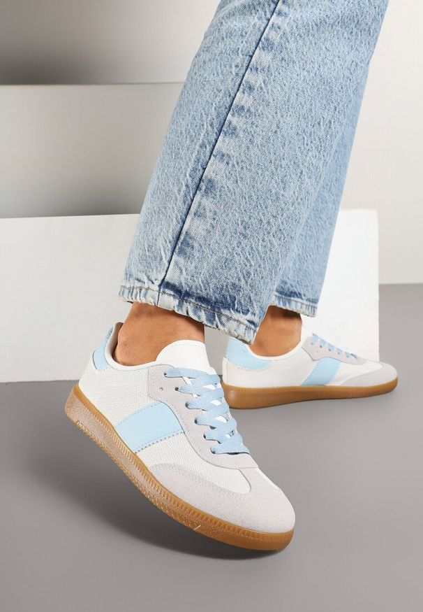 Born2be - Biało-Niebieskie Sneakersy Retro w Stylu Klasycznych Tenisówek Tanonea. Okazja: na co dzień. Zapięcie: sznurówki. Kolor: biały. Materiał: jeans