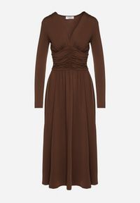 Born2be - Brązowa Marszczona Sukienka Taliowana z Wiskozą z Dekoltem V i Długim Rękawem Emirie. Okazja: na co dzień, na spotkanie biznesowe. Typ kołnierza: dekolt w kształcie V. Kolor: brązowy. Materiał: wiskoza. Długość rękawa: długi rękaw. Styl: casual, biznesowy #6