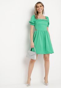Born2be - Zielona Sukienka Mini Rozkloszowana z Dekoltem Ozdobionym Cyrkoniami i Wycięciami po Bokach Delphira. Kolor: zielony. Wzór: aplikacja. Typ sukienki: rozkloszowane. Długość: mini #2