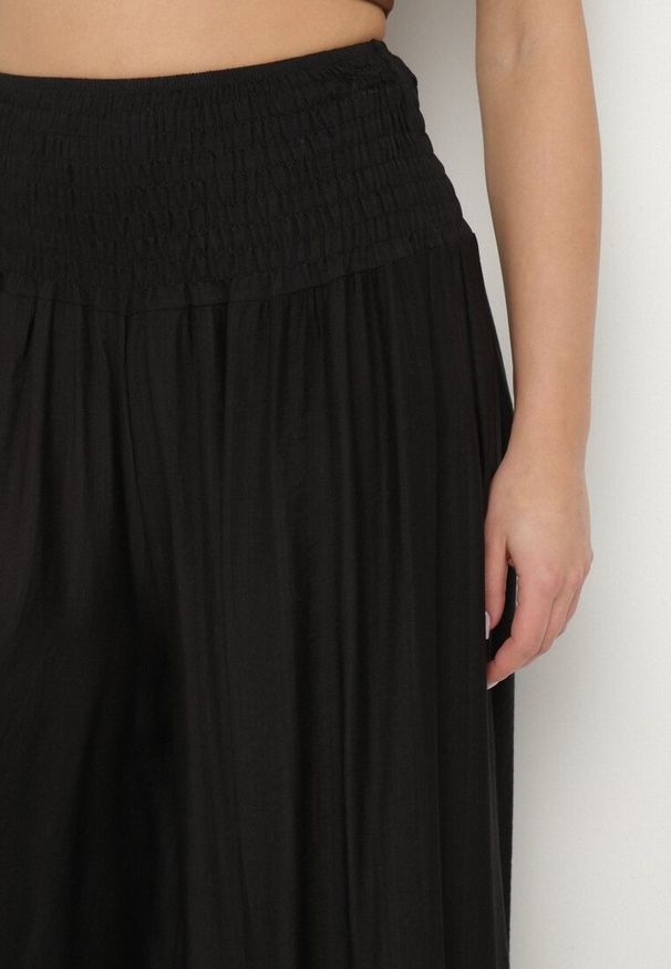 Born2be - Czarne Szerokie Spodnie Kuloty o Długości 7/8 z Wysokim Stanem Ulamiriela. Okazja: na co dzień. Stan: podwyższony. Kolor: czarny. Styl: elegancki, casual