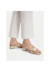Sandały Clarks. Kolor: złoty #1