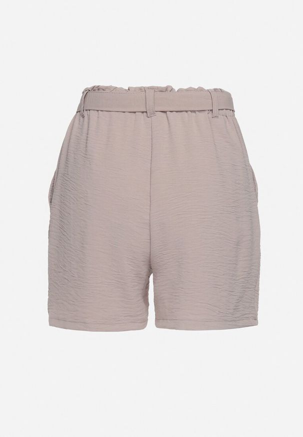 Born2be - Ciemnobeżowe Bermudy Szorty z Gumką w Pasie i Materiałowym Paskiem z Wysokim Stanem Qualetta. Stan: podwyższony. Kolor: beżowy. Materiał: materiał. Styl: elegancki