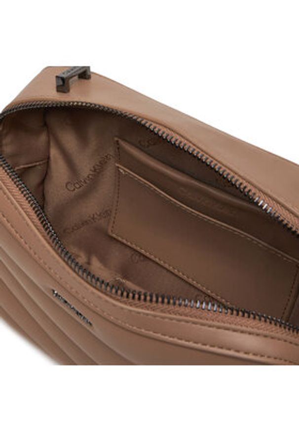 Calvin Klein Torebka Line Quilt Camera Bag K60K612114 Brązowy. Kolor: brązowy. Materiał: skórzane