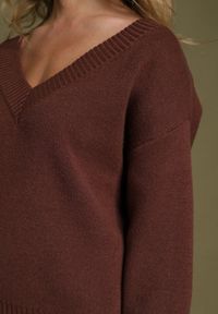 Born2be - Brązowy Sweter z Kaszmirem z Dekoltem w Serek Plenae. Okazja: na co dzień. Typ kołnierza: dekolt w serek. Kolor: brązowy. Materiał: kaszmir. Styl: klasyczny, casual, elegancki #6