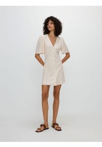 Reserved - Sukienka mini z wiskozą - beżowy. Kolor: beżowy. Materiał: wiskoza. Długość: mini #1