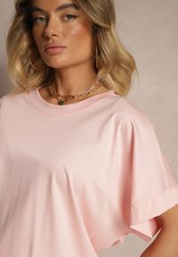 Renee - Jasnoróżowy T-shirt z Wiskozą o Fasonie Nietoperza Tanalitha. Okazja: na co dzień. Kolor: różowy. Materiał: wiskoza. Styl: casual