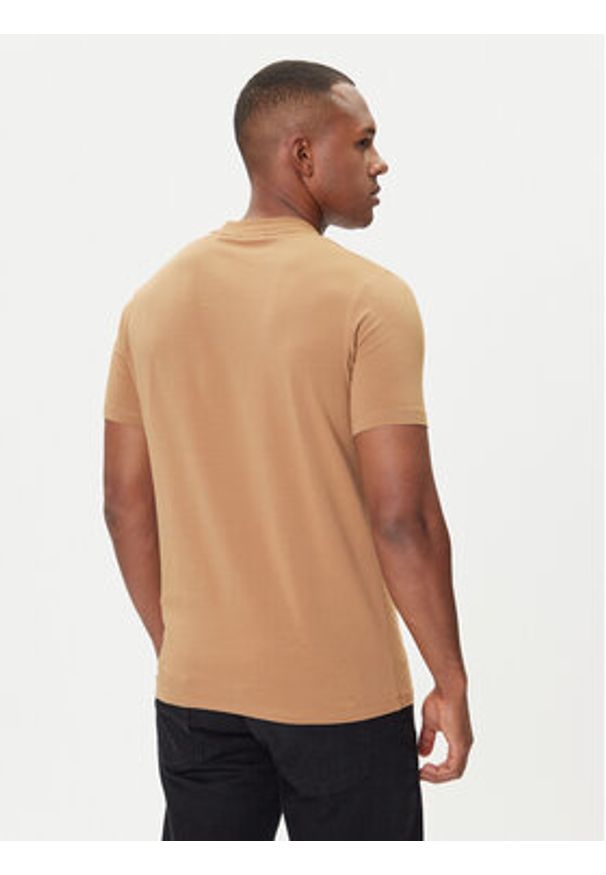 Karl Lagerfeld - KARL LAGERFELD T-Shirt 755051 554235 Beżowy Regular Fit. Typ kołnierza: dekolt w karo. Kolor: beżowy. Materiał: bawełna
