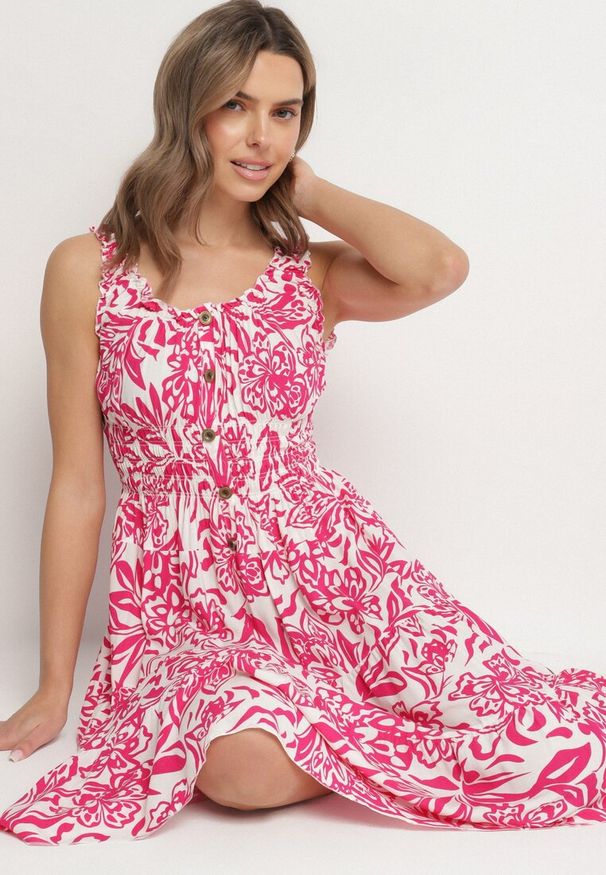 Born2be - Ciemnoróżowa Bawełniana Sukienka Rozkloszowana Ozdobiona Guzikami Lisavena. Okazja: na co dzień. Kolor: różowy. Materiał: bawełna. Wzór: aplikacja. Typ sukienki: rozkloszowane. Styl: casual, elegancki