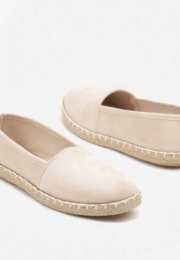 Renee - Beżowe Espadryle Vices na Podeszwie Zdobionej Plecionką Sesoriela. Okazja: na co dzień. Zapięcie: bez zapięcia. Kolor: beżowy. Materiał: jeans. Wzór: aplikacja. Sezon: lato, wiosna. Styl: casual