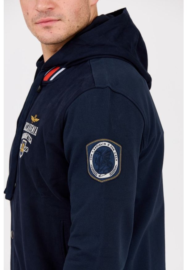 Aeronautica Militare - AERONAUTICA MILITARE Granatowa męska kurtka bomberka Accademia. Kolor: niebieski. Materiał: bawełna, elastan, materiał. Styl: klasyczny