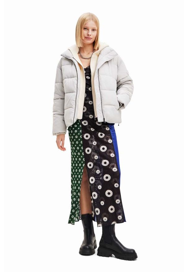 Desigual kurtka 23WWEW56 WOMAN WOVEN PADDED SHORT OVERCO damska kolor beżowy przejściowa. Kolor: beżowy. Materiał: poliester