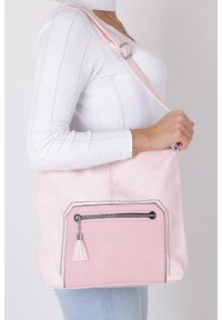 Casu - różowa torebka listonoszka z nitami i kieszonką z przodu casu ad-50. Kolor: różowy #1