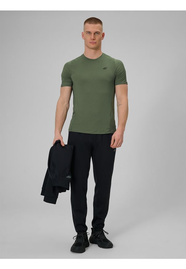 4f - 4F Koszulka regular treningowa szybkoschnąca męska - khaki XL. Kolor: oliwkowy, brązowy, wielokolorowy. Materiał: skóra, materiał. Sport: fitness