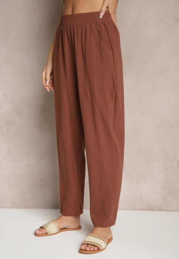 Renee - Ciemnobrązowe Spodnie z Bawełny High Waist Sonirea. Okazja: na co dzień. Stan: podwyższony. Kolor: brązowy. Materiał: bawełna. Styl: casual