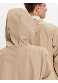 Rains Kurtka przeciwdeszczowa 18140 Beżowy Casual Fit. Okazja: na co dzień. Kolor: beżowy. Materiał: syntetyk. Styl: casual #3