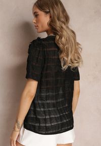 Renee - Czarna Koszula Bluzka z Koronką i Falbankami Engelli. Typ kołnierza: kołnierz z falbankami. Kolor: czarny. Materiał: koronka. Długość rękawa: krótki rękaw. Długość: krótkie. Wzór: koronka #5