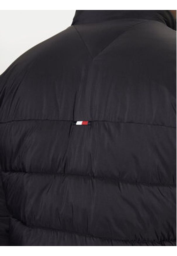 TOMMY HILFIGER - Tommy Hilfiger Kurtka zimowa MW0MW41982 Czarny Regular Fit. Kolor: czarny. Materiał: syntetyk. Sezon: zima