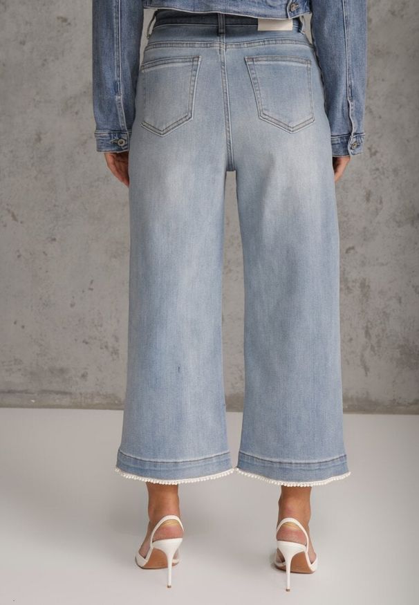 Renee - Niebieskie Szerokie Jeansy Culottes z Bawełną High Waist Ozdobione Perełkami Hesaris. Okazja: na co dzień. Stan: podwyższony. Kolor: niebieski. Wzór: aplikacja. Styl: casual