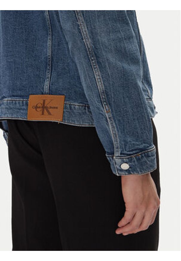 Calvin Klein Jeans Kurtka jeansowa J30J327588 Niebieski Slim Fit. Kolor: niebieski. Materiał: bawełna