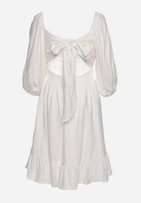 Born2be - Biała Rozkloszowana Sukienka z Wiskozą i Lnem z Gumką w Talii Falbanką i Podszewką Vilemia. Okazja: na co dzień. Kolor: biały. Materiał: len, wiskoza. Typ sukienki: rozkloszowane, proste. Styl: casual #6