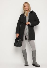 Born2be - Czarna Pikowana Kurtka Dwustronna z Kapturem Alarrise. Okazja: na spacer. Typ kołnierza: kaptur. Kolor: czarny. Materiał: skóra, jeans. Wzór: gładki #6