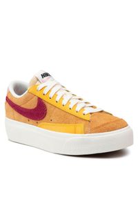 Nike Sneakersy Blazer Low Platform DO6721 700 Brązowy. Kolor: brązowy. Materiał: zamsz, skóra. Obcas: na platformie #1