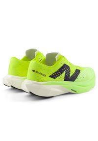 Buty męskie New Balance FuelCell SuperComp Pacer v2 MFCRR16D – zielone. Kolor: zielony. Materiał: guma, włókno. Szerokość cholewki: normalna. Sport: bieganie #5