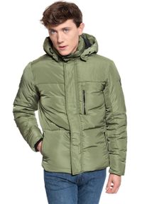 Wrangler - WRANGLER PROTECTOR JACKET MĘSKA KURTKA ZIMOWA CLOVER GREEN W4A2W3G05. Typ kołnierza: kaptur. Materiał: puch. Sezon: zima #4