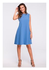 Stylove - S157 Sukienka trapezowa z dekoltem z tyłu - niebieska. Kolor: niebieski. Typ sukienki: trapezowe