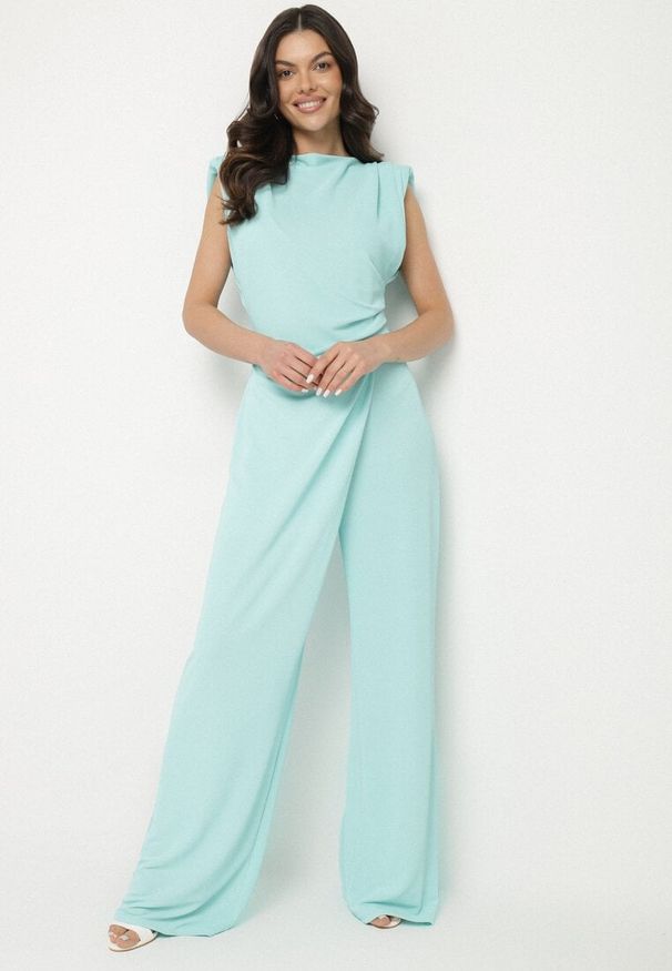 Born2be - Jasnozielony Kombinezon Bez Rękawów z Ozdobnym Marszczeniem Sepalene. Okazja: na co dzień. Kolor: zielony. Długość rękawa: bez rękawów. Sezon: wiosna, lato. Styl: klasyczny, casual, elegancki