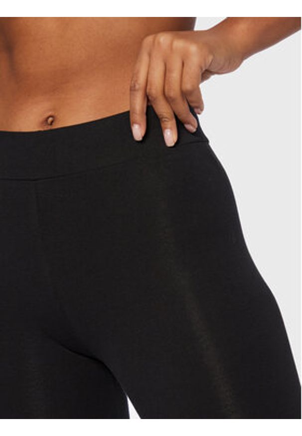 New Balance Legginsy Classic WP23800 Czarny Fitted Fit. Kolor: czarny. Materiał: bawełna
