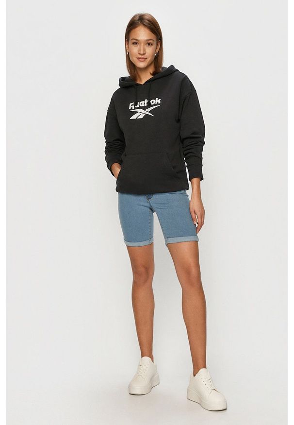 Reebok Classic - Bluza bawełniana. Typ kołnierza: kaptur. Kolor: czarny. Materiał: bawełna. Wzór: aplikacja