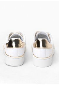 Buty sportowe damskie Guess Beckie. Kolor: biały. Materiał: denim, materiał, jeans. Sezon: lato. Styl: sportowy #3