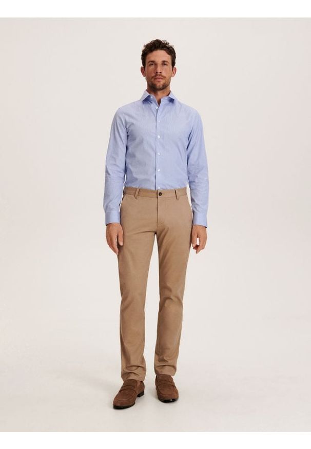 Reserved - Koszula slim fit w paski - niebieski. Kolor: niebieski. Materiał: tkanina, bawełna. Wzór: paski