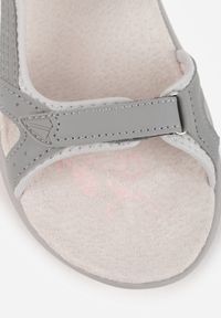 Born2be - Ciemnoszare Sandały Sportowe z Wkładką ze Skóry Naturalnej Morgadah. Okazja: na co dzień, na spacer. Kolor: szary. Materiał: skóra. Sezon: lato. Styl: sportowy #6