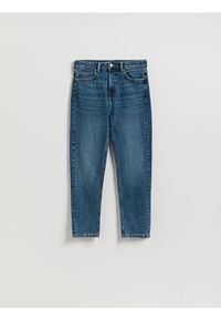 Reserved - Jeansy mom fit slim - granatowy. Kolor: niebieski
