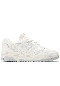 Buty New Balance BB550PWD - białe. Okazja: na co dzień. Kolor: biały. Materiał: guma, zamsz, skóra, materiał. Szerokość cholewki: normalna. Sport: turystyka piesza, koszykówka