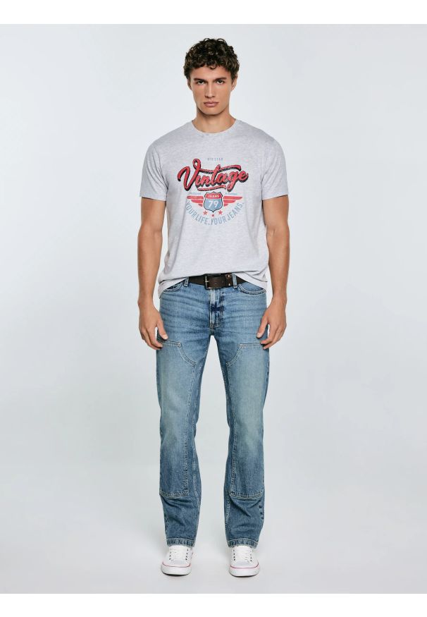 Big-Star - Koszulka męska z nadrukiem szara Merret 901. Okazja: na co dzień. Kolor: szary. Materiał: dzianina, bawełna, skóra, jeans. Wzór: nadruk. Sezon: lato. Styl: casual, vintage, klasyczny