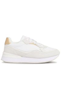 TOMMY HILFIGER - Buty damskie Tommy Hilfiger Lux Monogram Runner FW0FW07816-YBS - białe. Zapięcie: sznurówki. Kolor: biały. Materiał: guma, skóra. Szerokość cholewki: normalna. Wzór: aplikacja #1